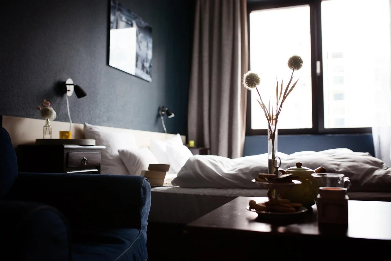 Telewizja hotelowa: jak IPTV zwiększa komfort i lojalność gości